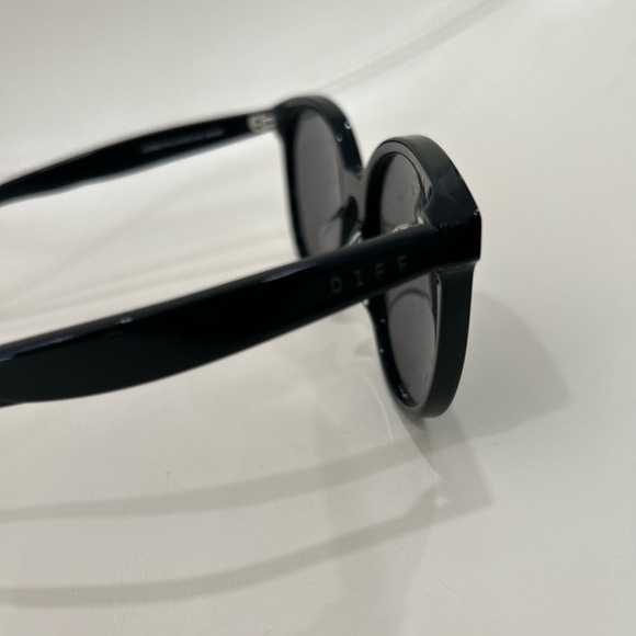 DIFF Sunglasses - Picture 3 of 3